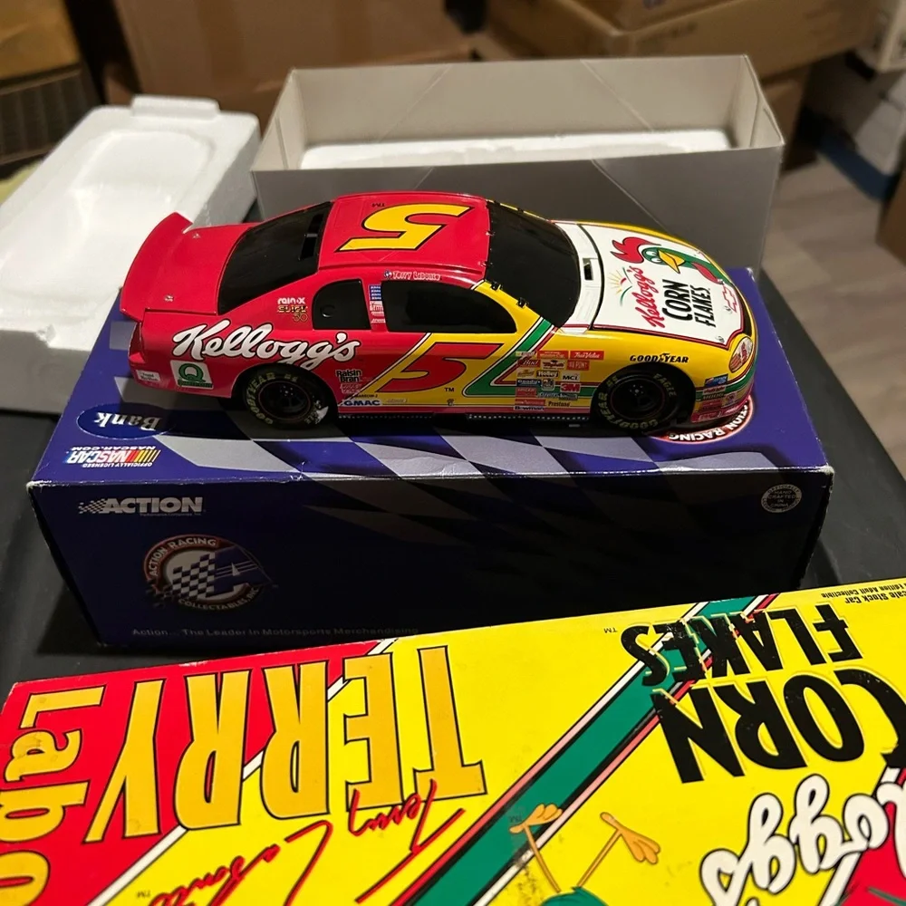 Terry Labonte Corn Flakes 1/24 scale Red and Yellow Race Car Toy. 1 of 7512 made - Picture 3 of 14